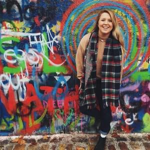 Meet your Posher, Julia